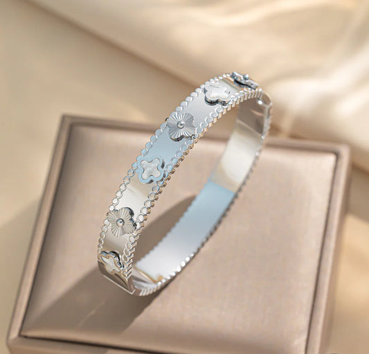Lucky Bangle (Silver)