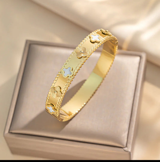 Lucky Bangle (Gold)